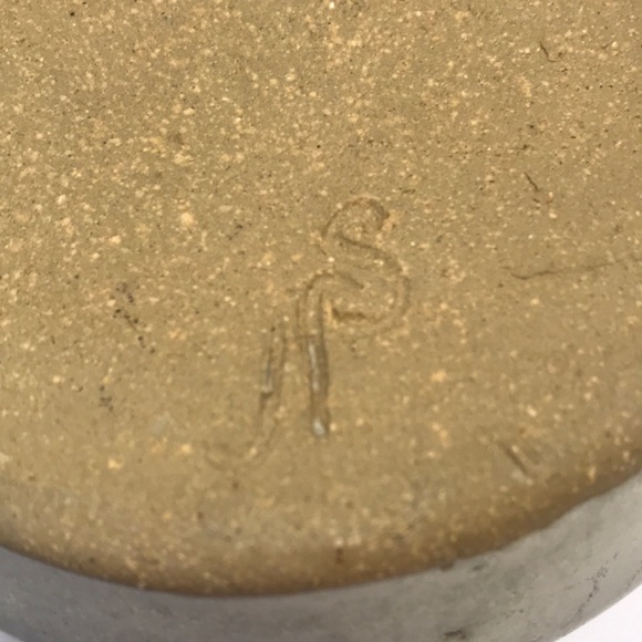 Signed Studio Art Pottery Garlic Keeper - Picture 3 of 9